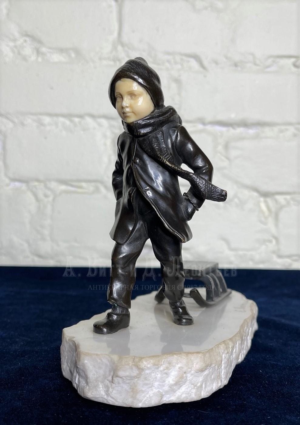 Мальчик с санками скульптор Eugene Bernoud бронза с костью хризоэлефантинная